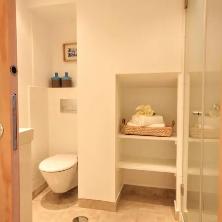 Comfort In Old Lisbona